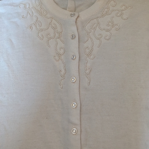 Vintage Handmade White Button Up Sweater With Pearl Design Size Medium - Picture 6 of 10
